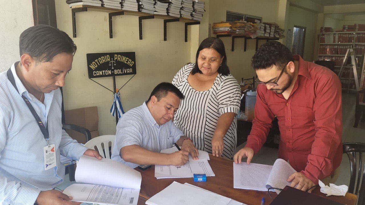 Firma de escrituras -Gerente General y personal jurídico de la CIEP